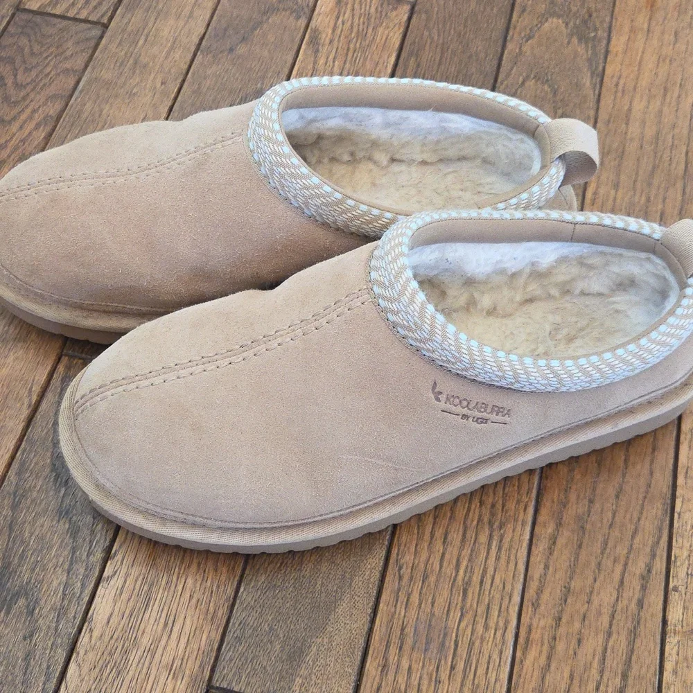 Koolaburra by UGG tan slippers - Picture 3 of 5